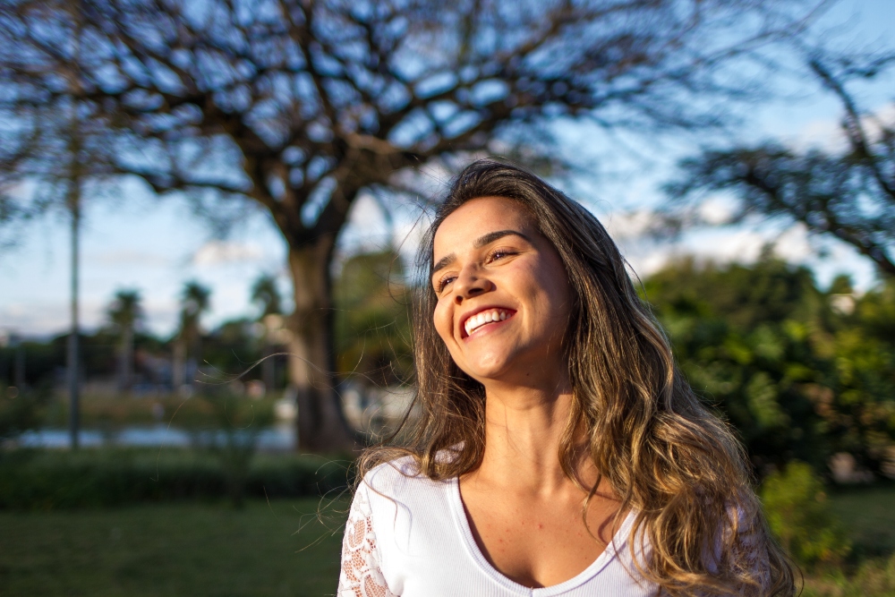 young-women-outside-smilling-in-the-sun